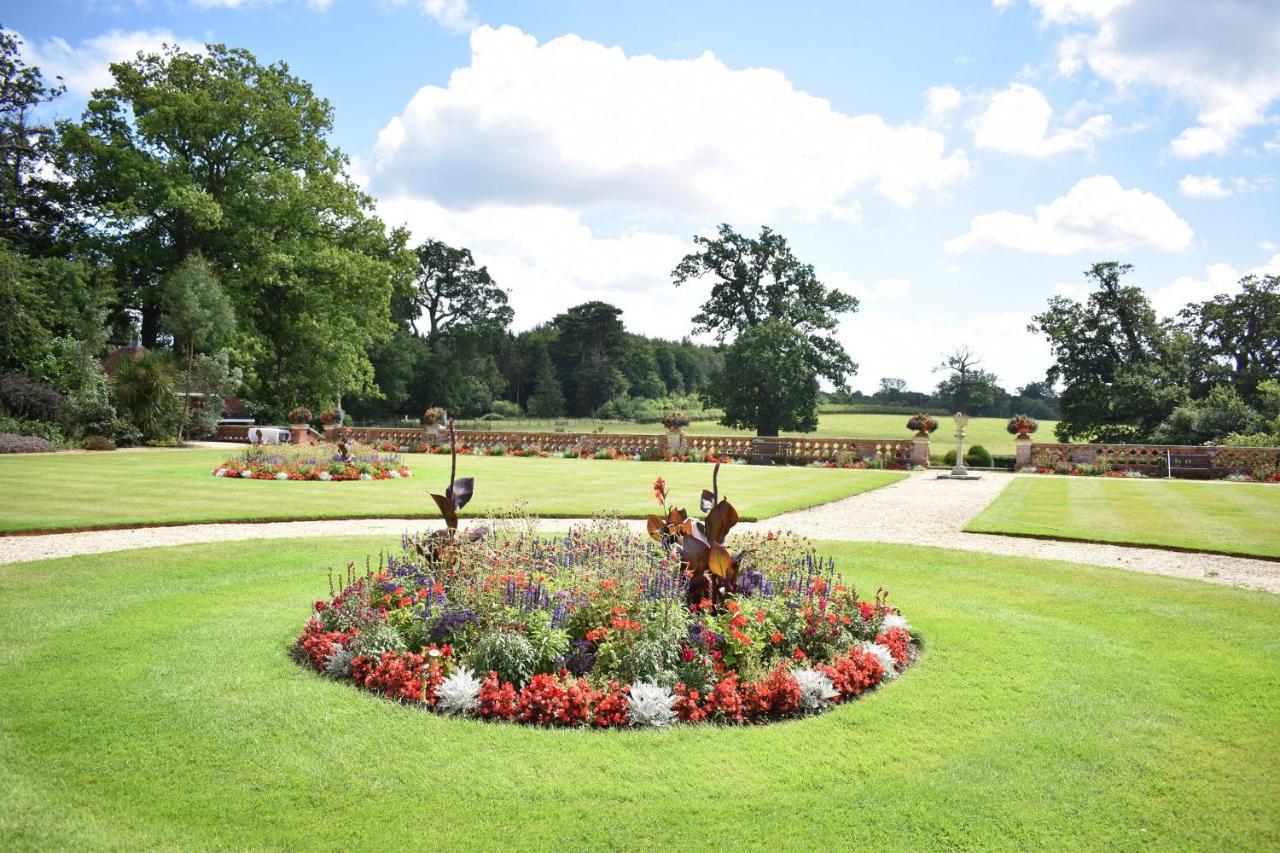 The Elvetham Hotel Hartley Wintney Extérieur photo
